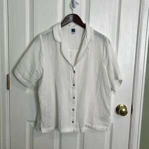 Old Navy gauzy short sleeved button down medium tall
